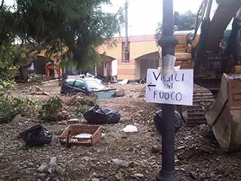 cliquez ici pour agrandir Place dans le centre historique de Monterosso (l’inondation, 2011), Italia