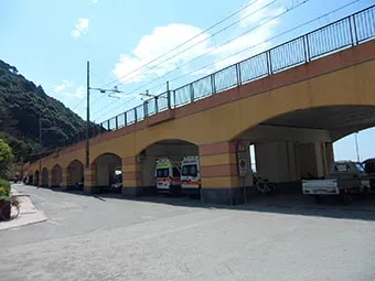 cliquez ici pour agrandir Près du pont ferroviaire de Monterosso (deux ans après le déluge), Italia
