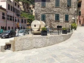 cliquez ici pour agrandir La zone derrière la station de Vernazza (deux ans après le déluge), Italia